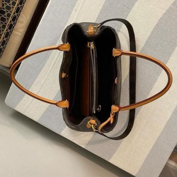 *SOLD* Louis Vuitton - Montaigne MM Monogram Handbag - Picture 8 of 12